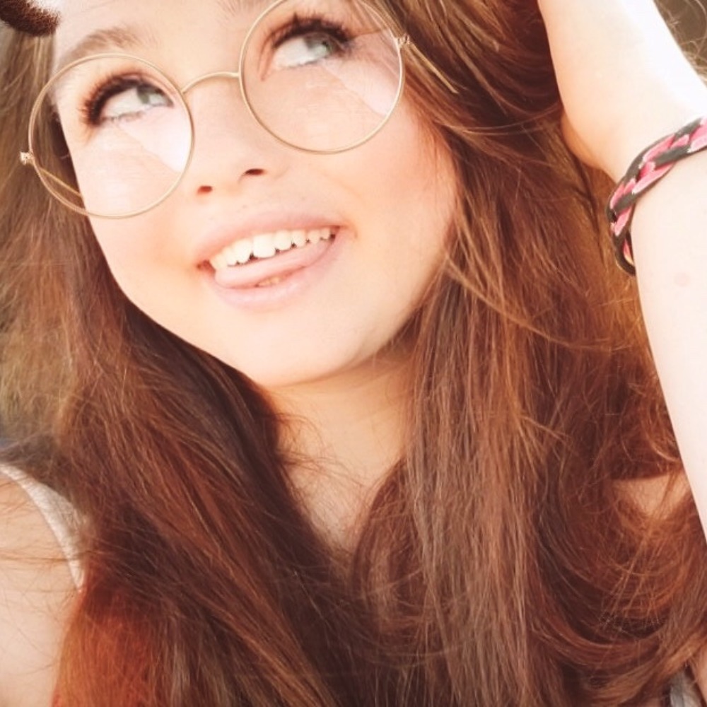 Meet your Posher, Desi